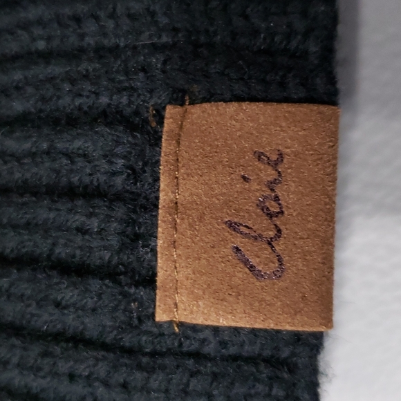 Gold/Black Pom Pom Winter Hat - Picture 7 of 8